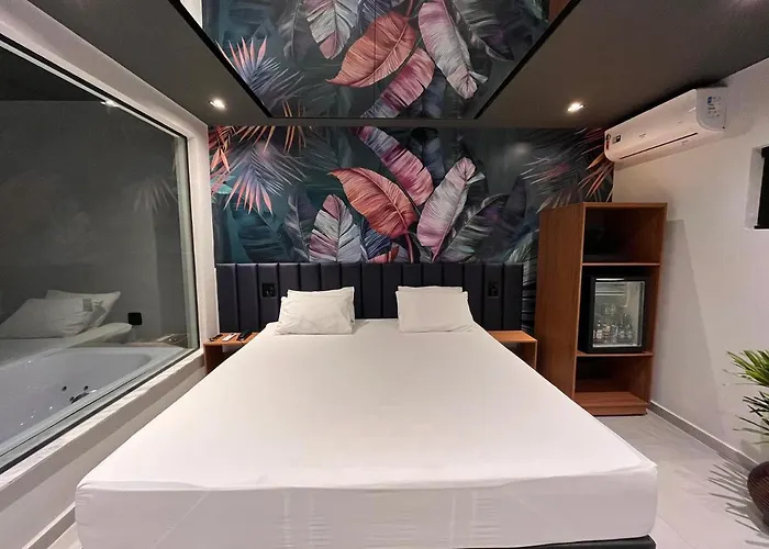 Plaza Motel (Adults Only)