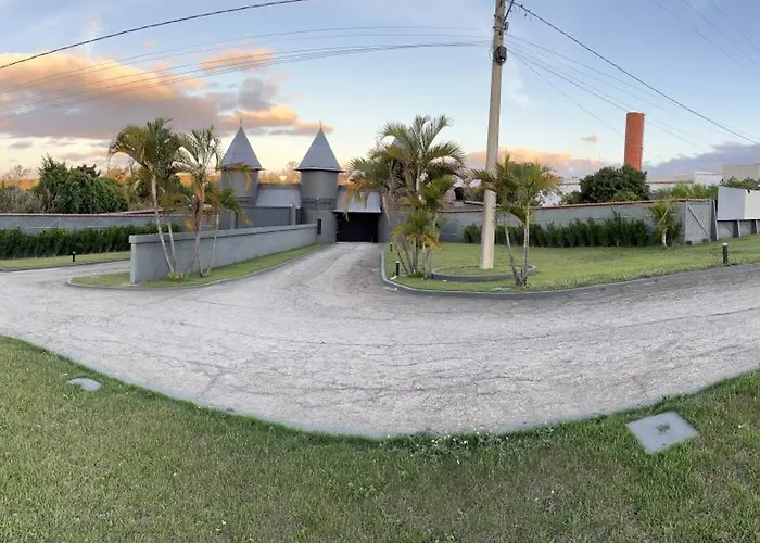 Plaza Motel (Adults Only)